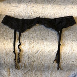 New Victoria secret lace garter belt